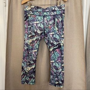 Lulu Lemon patterned Capri leggings